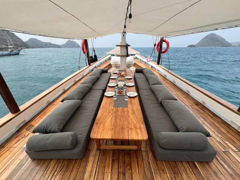 Spacious dining and lounging area on the Lanakila phinisi. — Lanakila